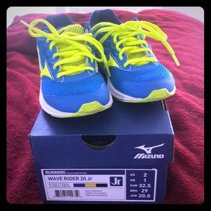 Mizuno boys sneakers